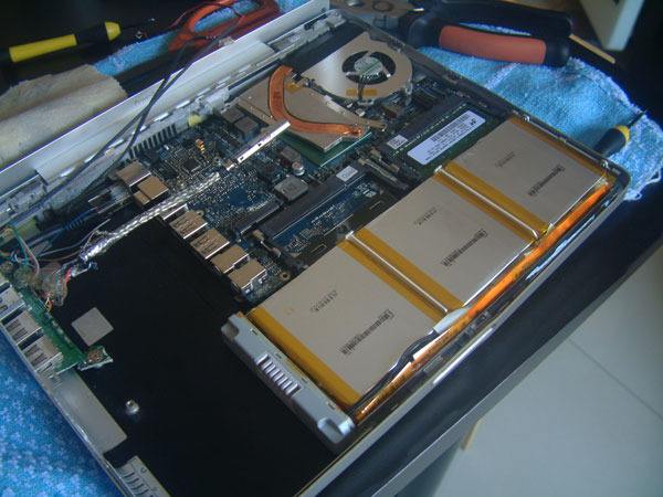 在平板電腦的電路上安裝自恢復(fù)保險(xiǎn)絲